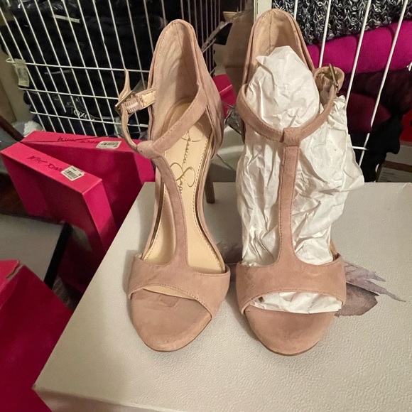 New Jessica Simpson heels in size 5 T-Strap Pump - Picture 6 of 9
